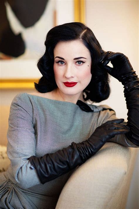 I tried Dita Von Teese's favorite Foundation and Face Powder